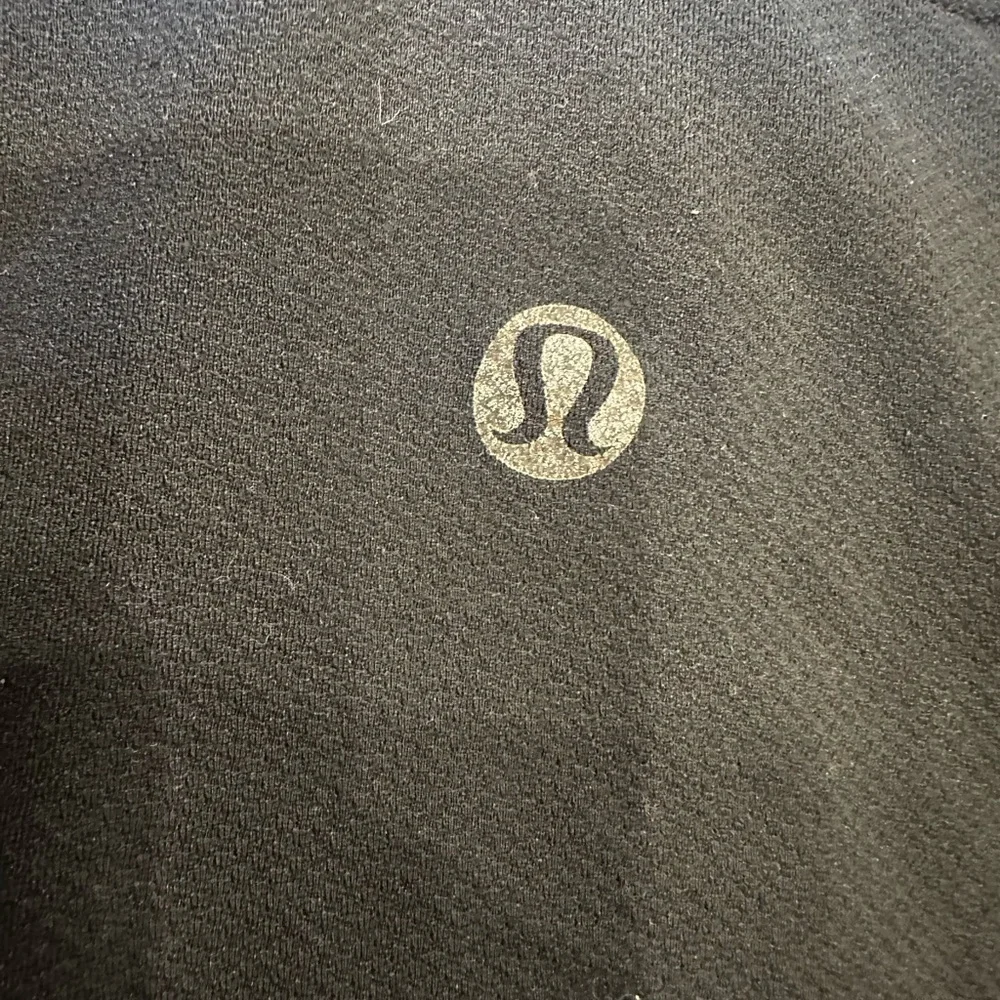 Lululemon Men's Gray Running T shirt ptp 20 - Picture 4 of 5